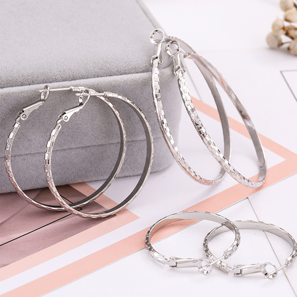 Man Humi S925 Silver Needle Aar Outton Female Korea Personality Feathered Fashion Ear Buckle Round Circle Earrings